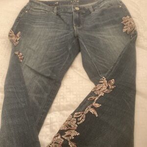 ~White House Black Market The Slim Jean Blue, beaded in bronze metal, Sz 6. NW